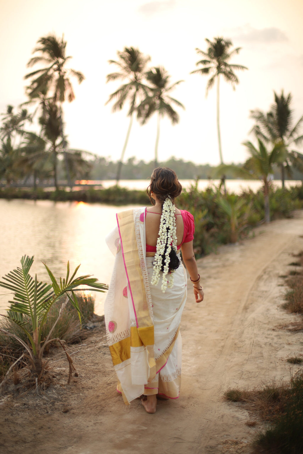 KERALA KASAVU - JISMA JIJI - PINK CRESCENT