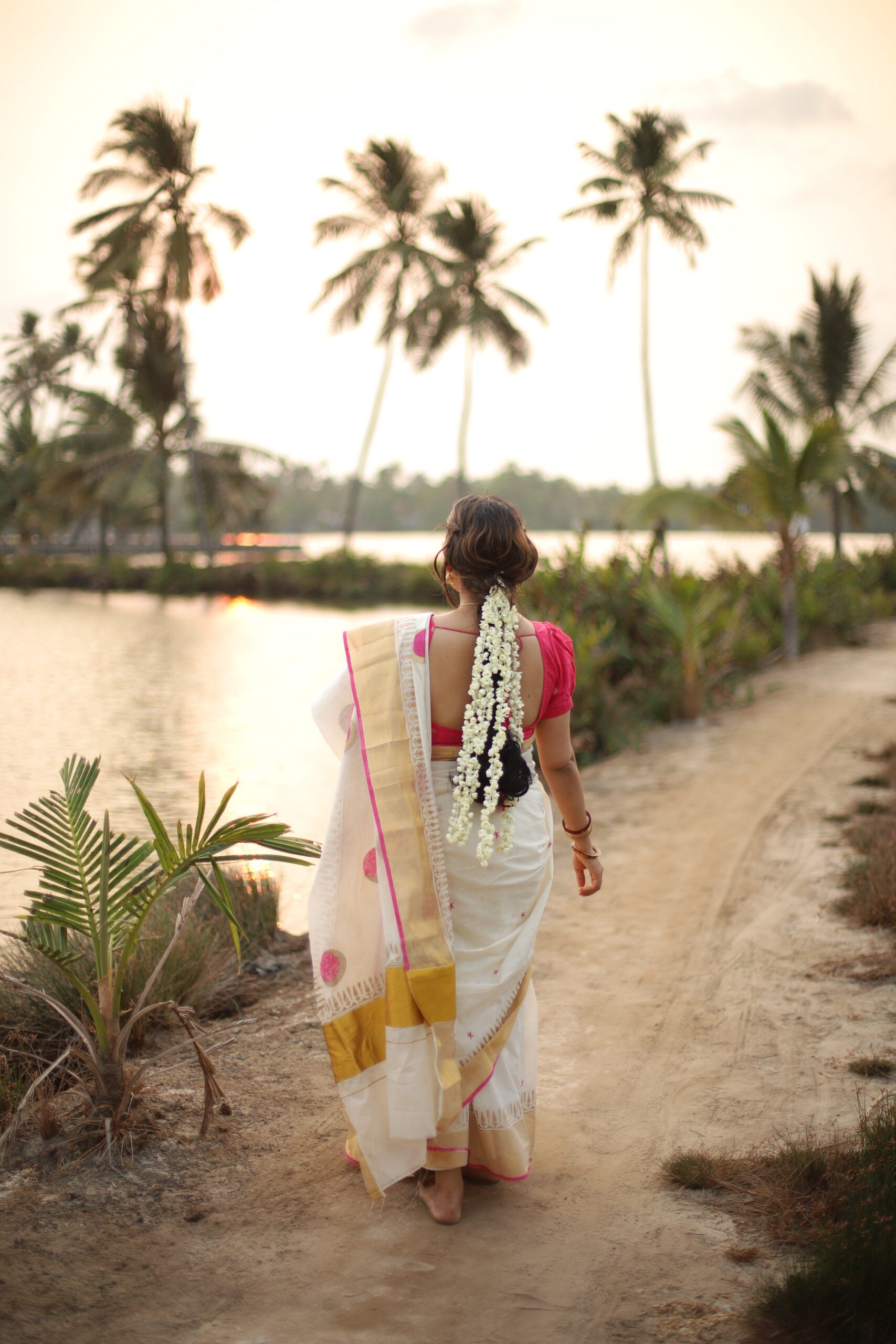 KERALA KASAVU - JISMA JIJI - PINK CRESCENT