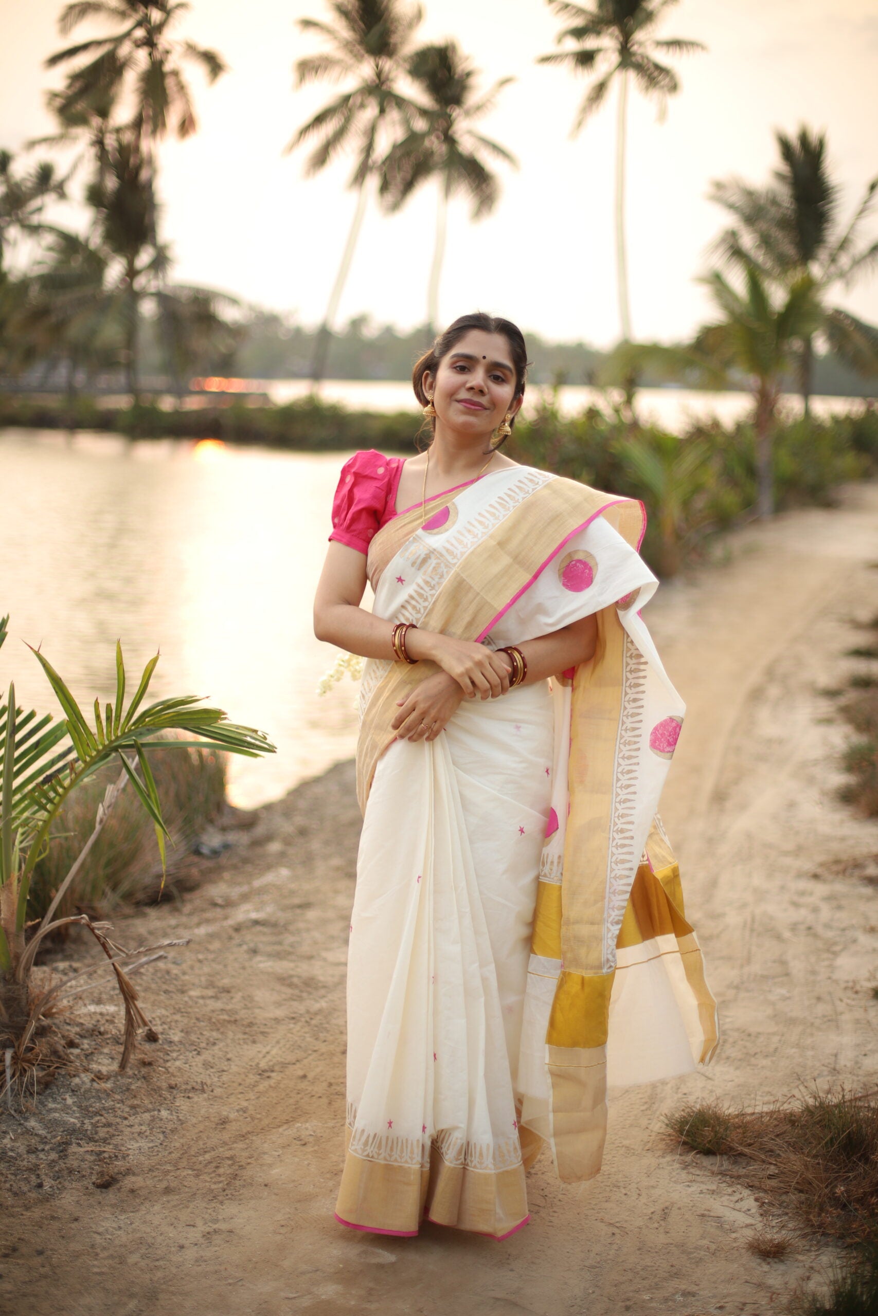 KERALA KASAVU - JISMA JIJI - PINK CRESCENT