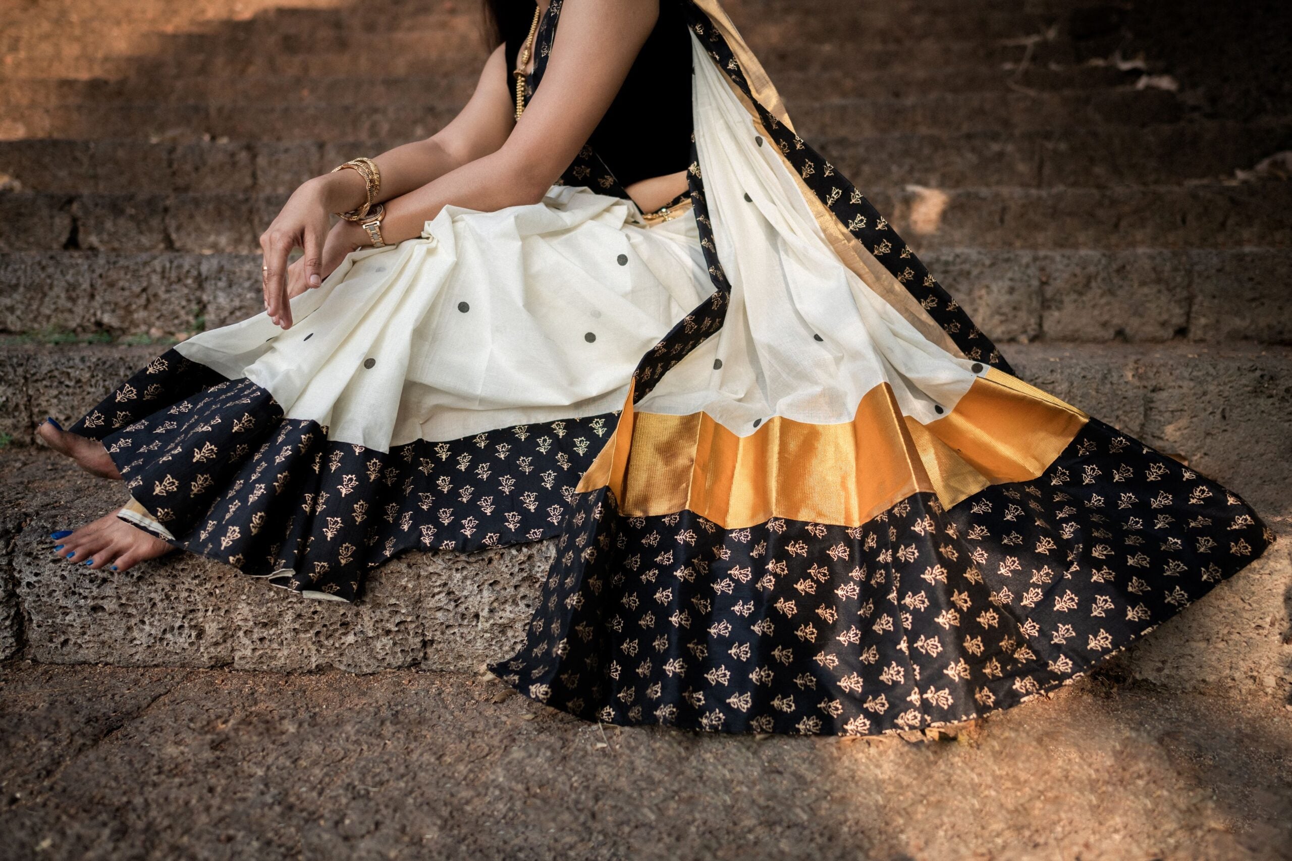 KERALA SAREE -MANOHARI - BLACK KASAVU