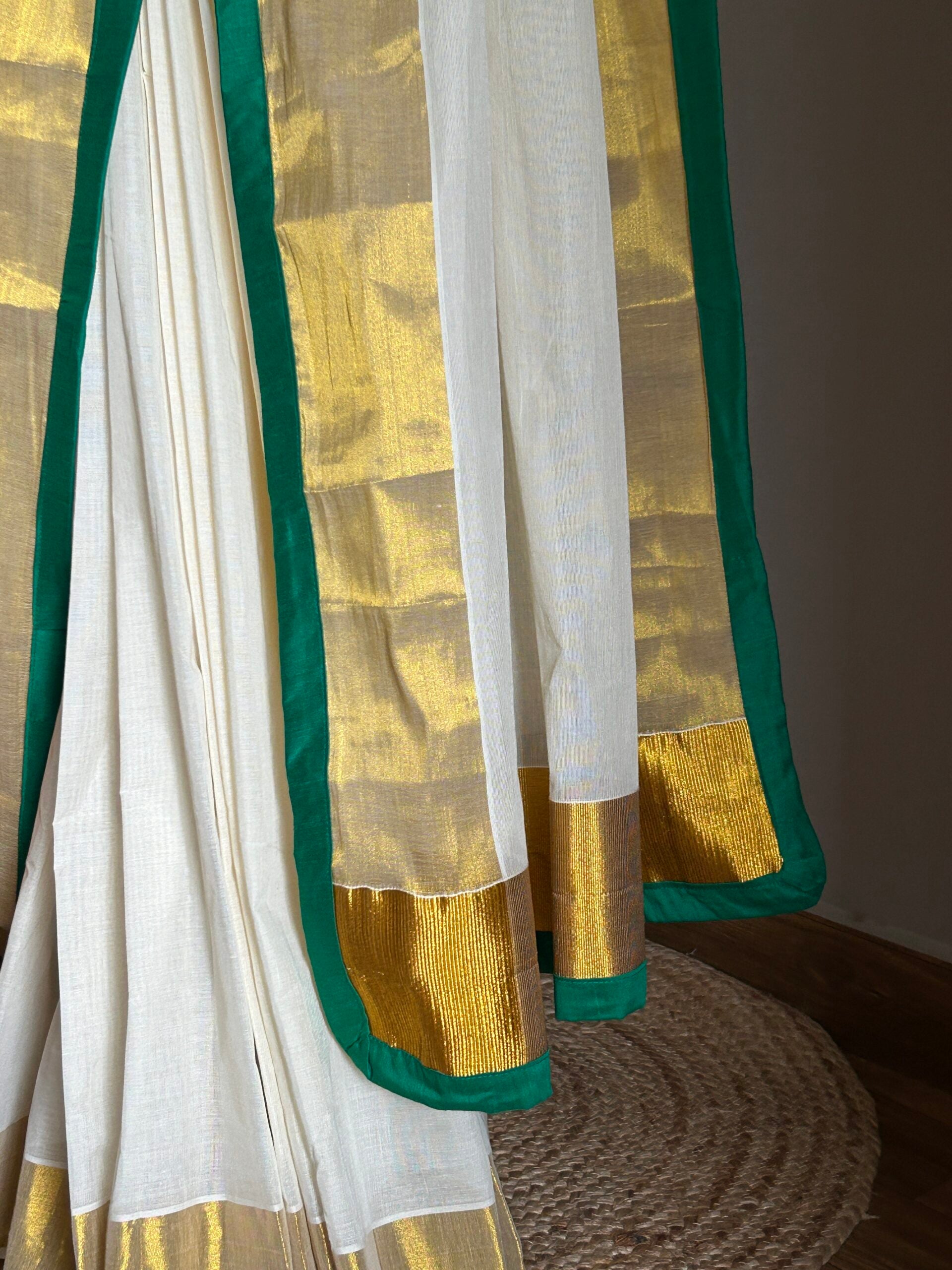 KERALA KASAVU - MANTHIRA - EMERALD