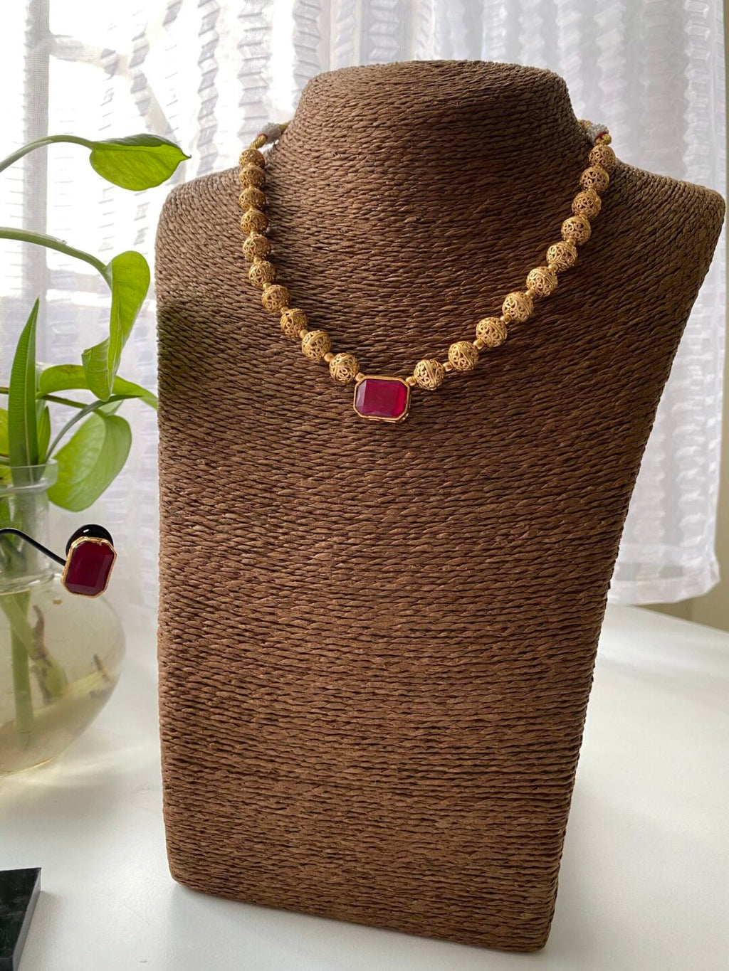 NECKLACE SET - RED STUD