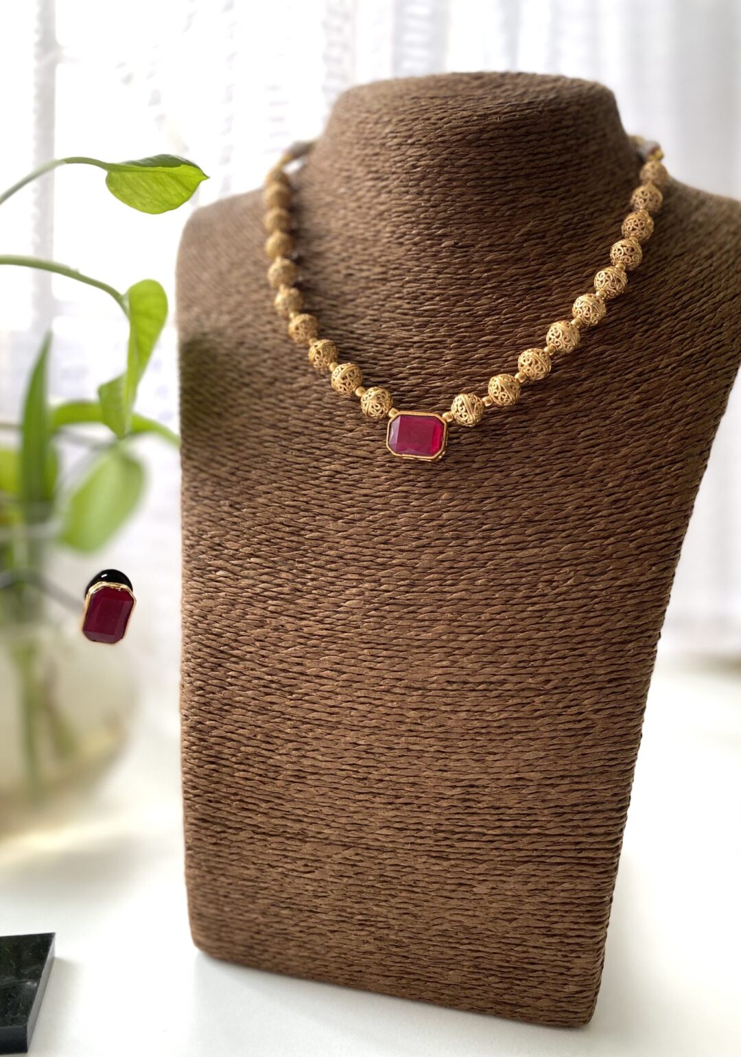 NECKLACE SET - RED STUD