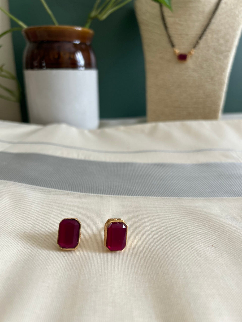 NECKLACE SET - RED BLACK PEPPER