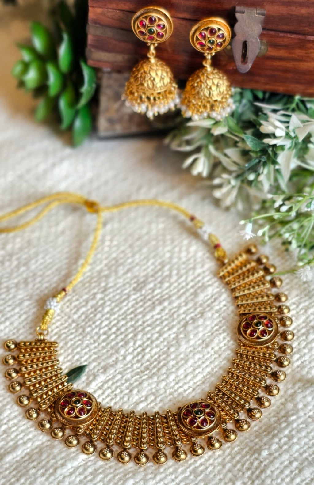 CHANDAM – ചന്ദം – GOLDEN PALETTE