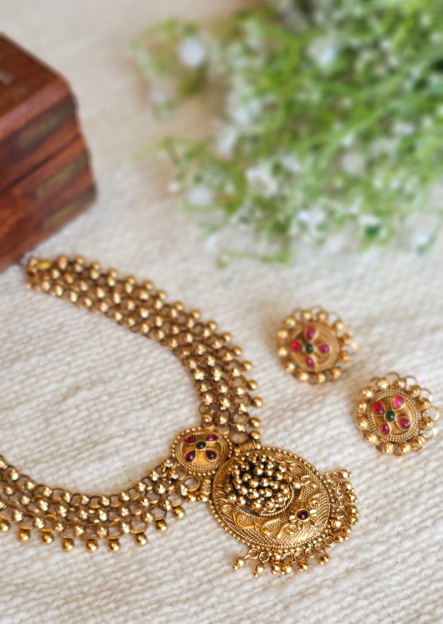 NECKLACE SET - A TREASURE CHEST