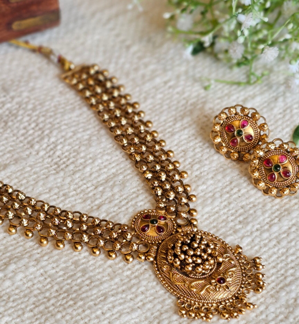 NECKLACE SET - A TREASURE CHEST