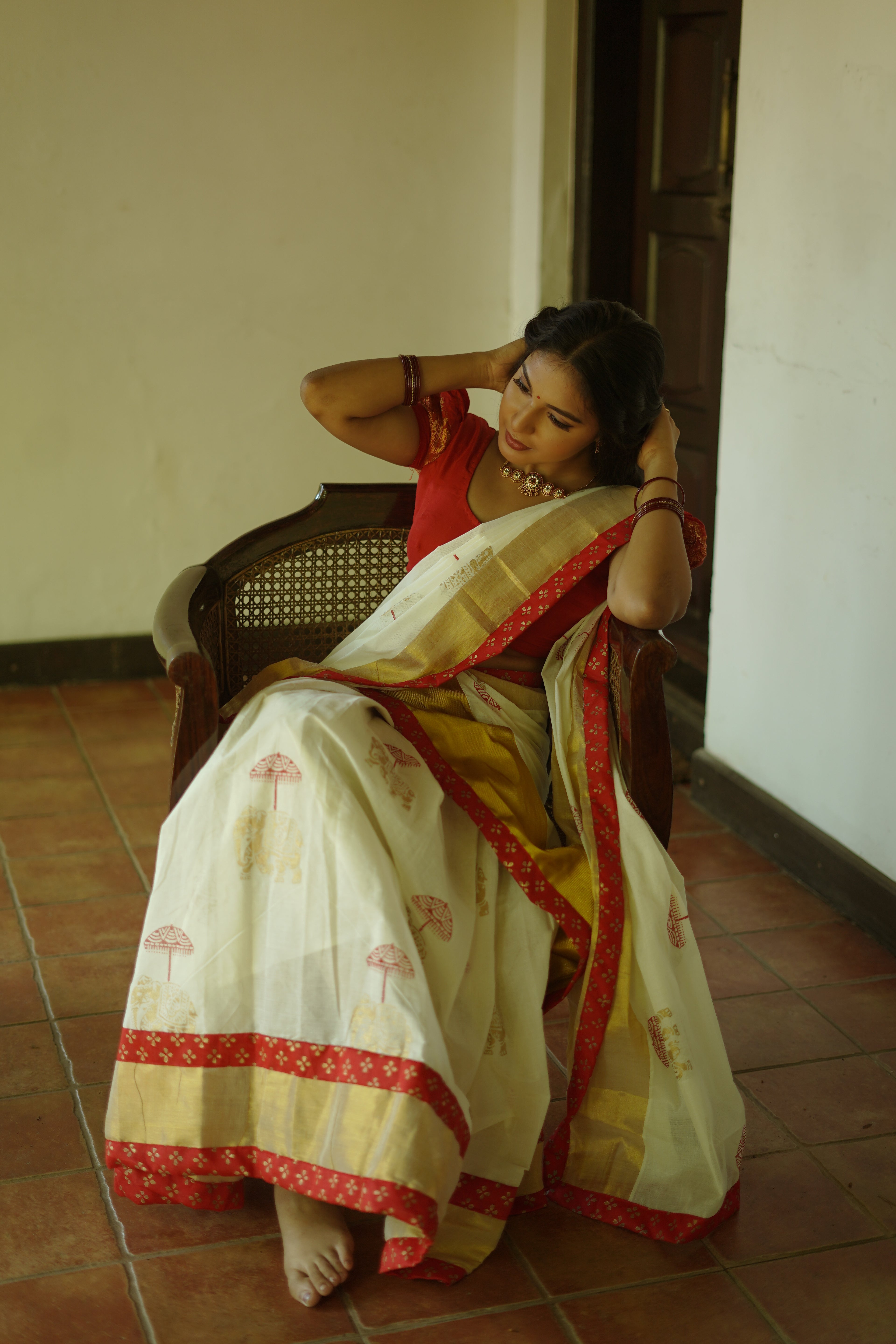 KERALA KASAVU - AANACHANDAM DHAVANI