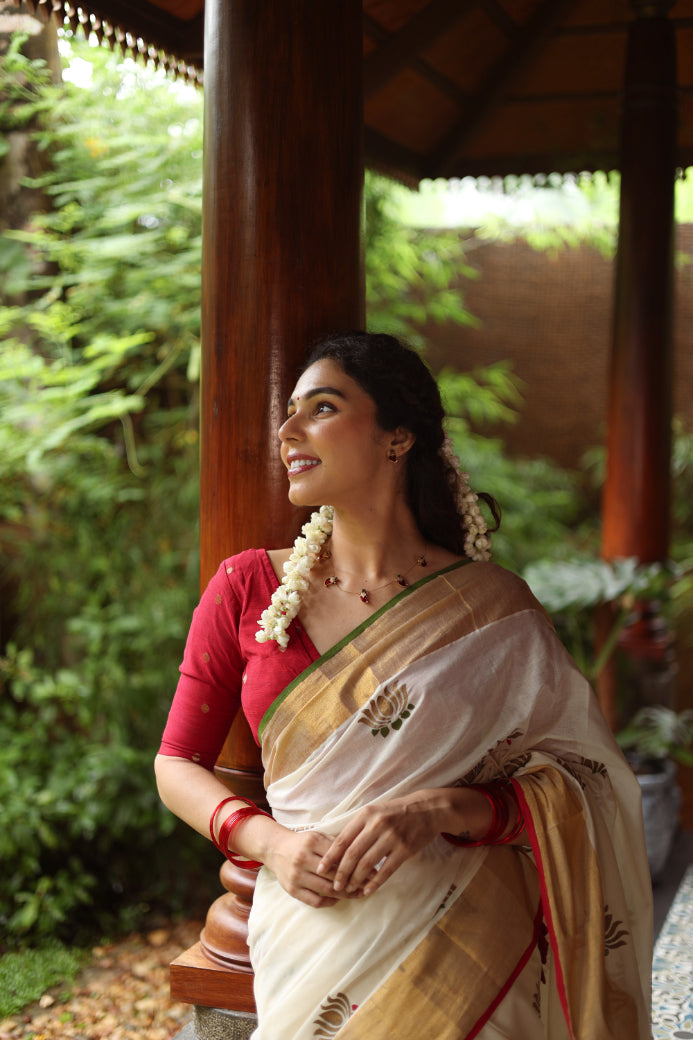 KERALA KASAVU - THAMARAA GREEN AND RED - LOTUS