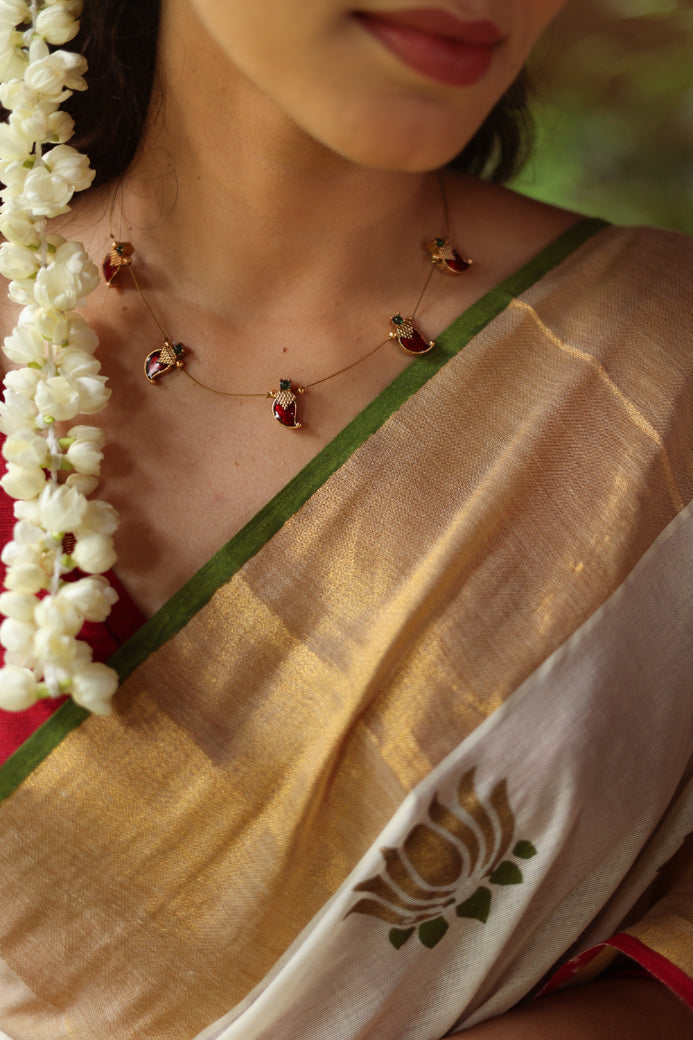 KERALA KASAVU - THAMARAA GREEN AND RED - LOTUS