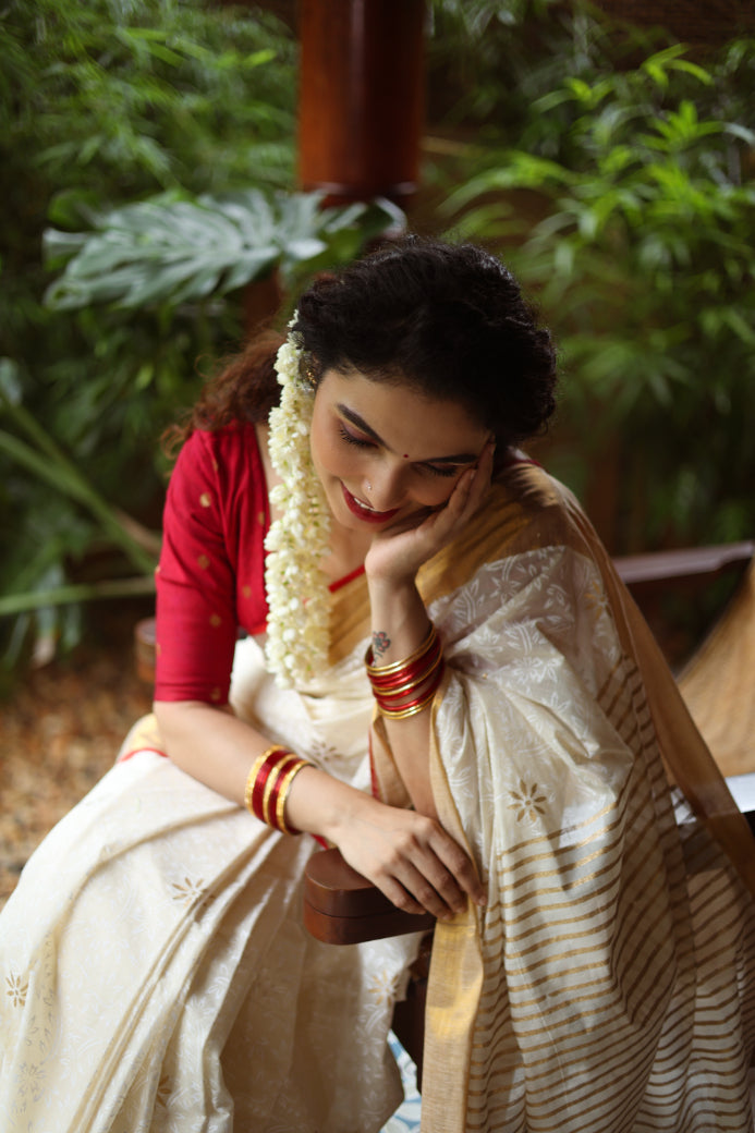 KERALA KASAVU - POOVILI - GOLD LINES