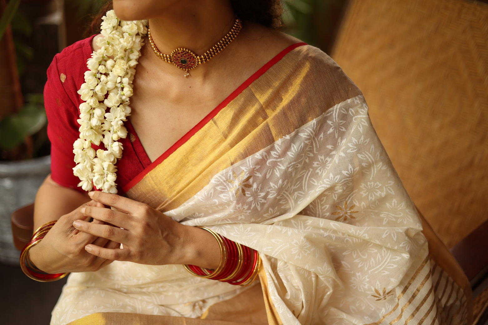 KERALA KASAVU - POOVILI - GOLD LINES