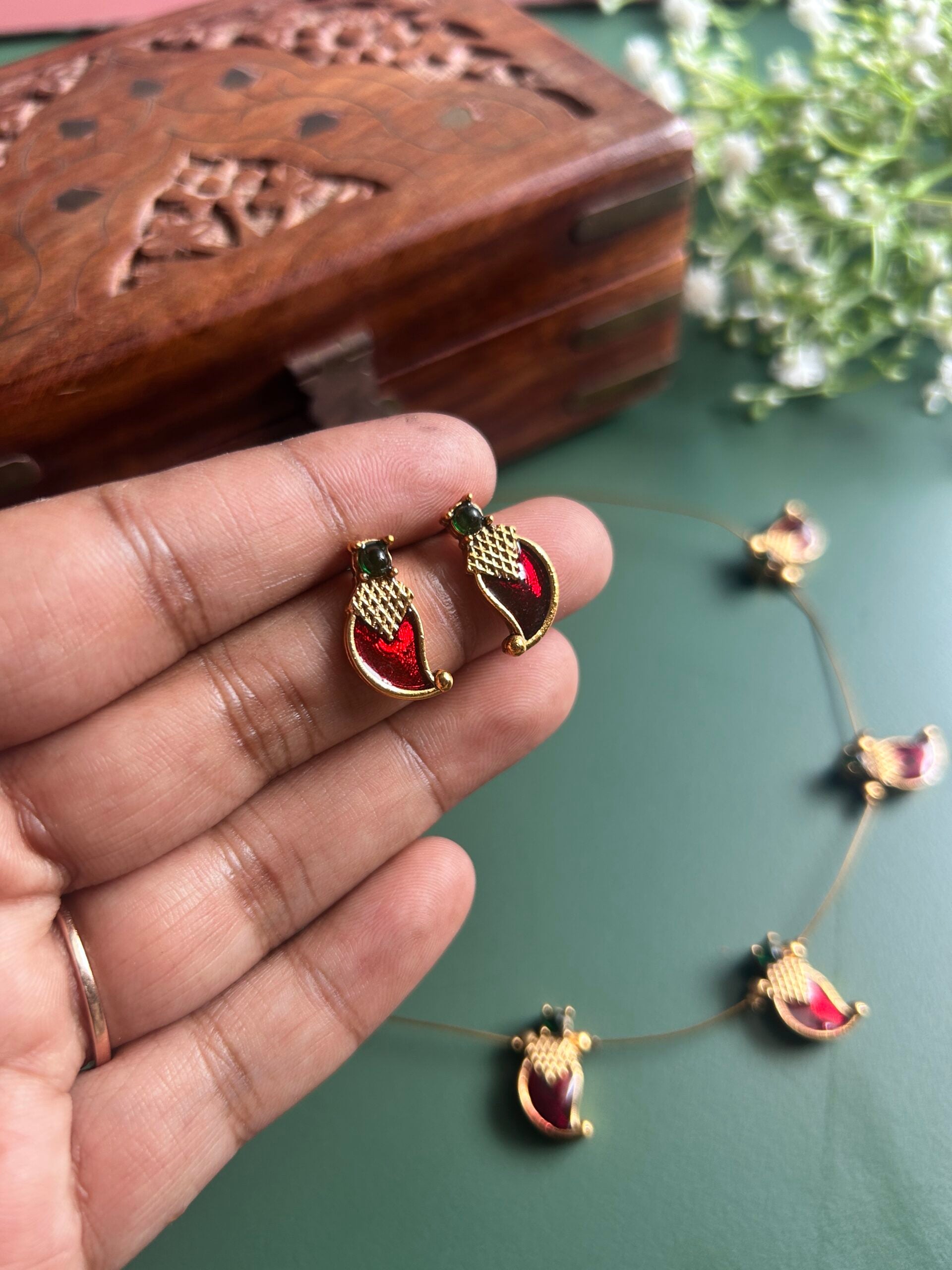 VARSHA - NECKLACE SET - INVISIBLE PALAKKA
