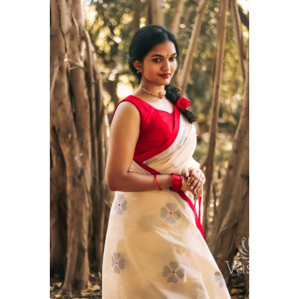 KERALA KASAVU - APSARAS - SILVER FLORAL