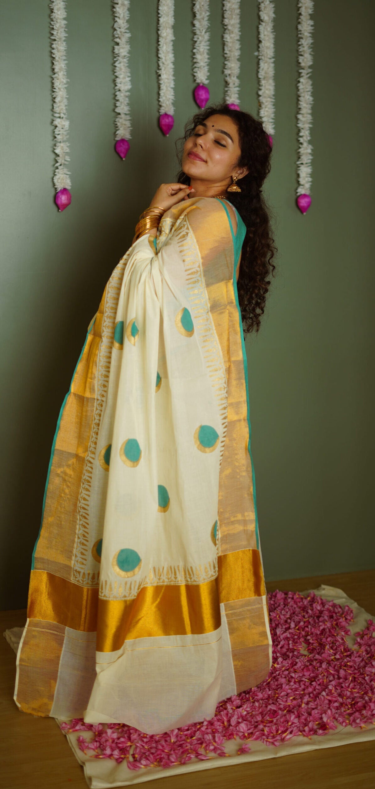 KERALA KASAVU - TURQUOISE CRESCENT
