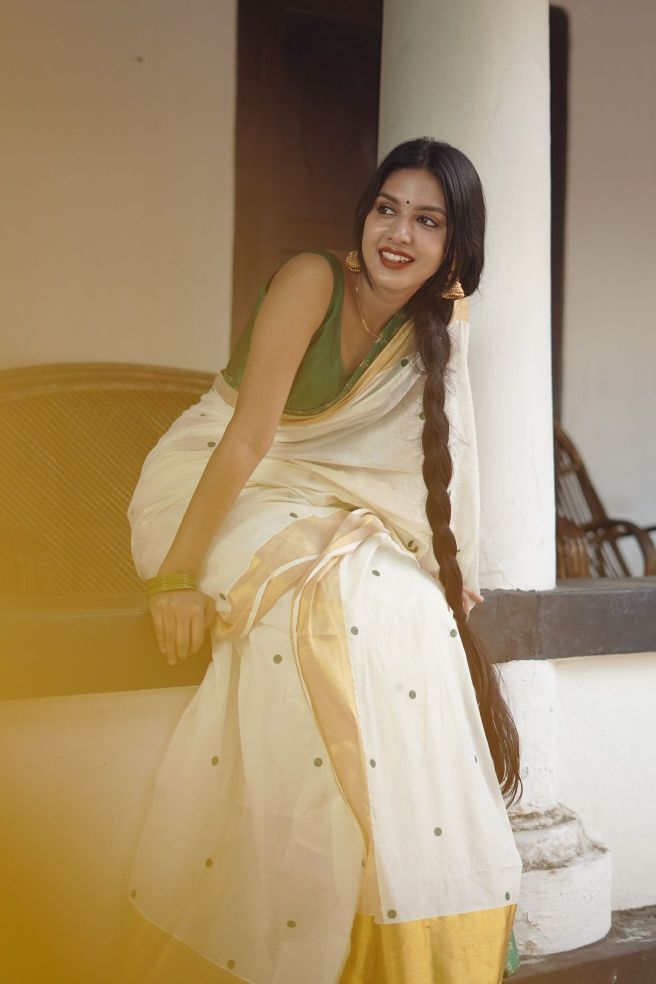 KERALA SAREE - MANOHARI - GREEN KASAVU