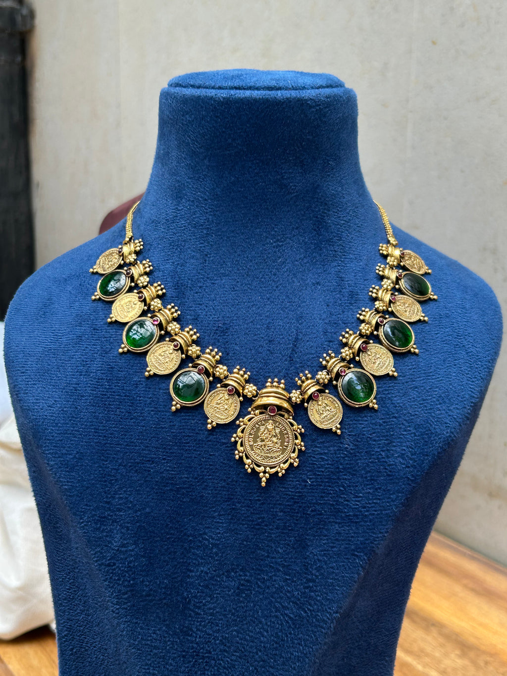 JEWELLERY - COIN EMERALD