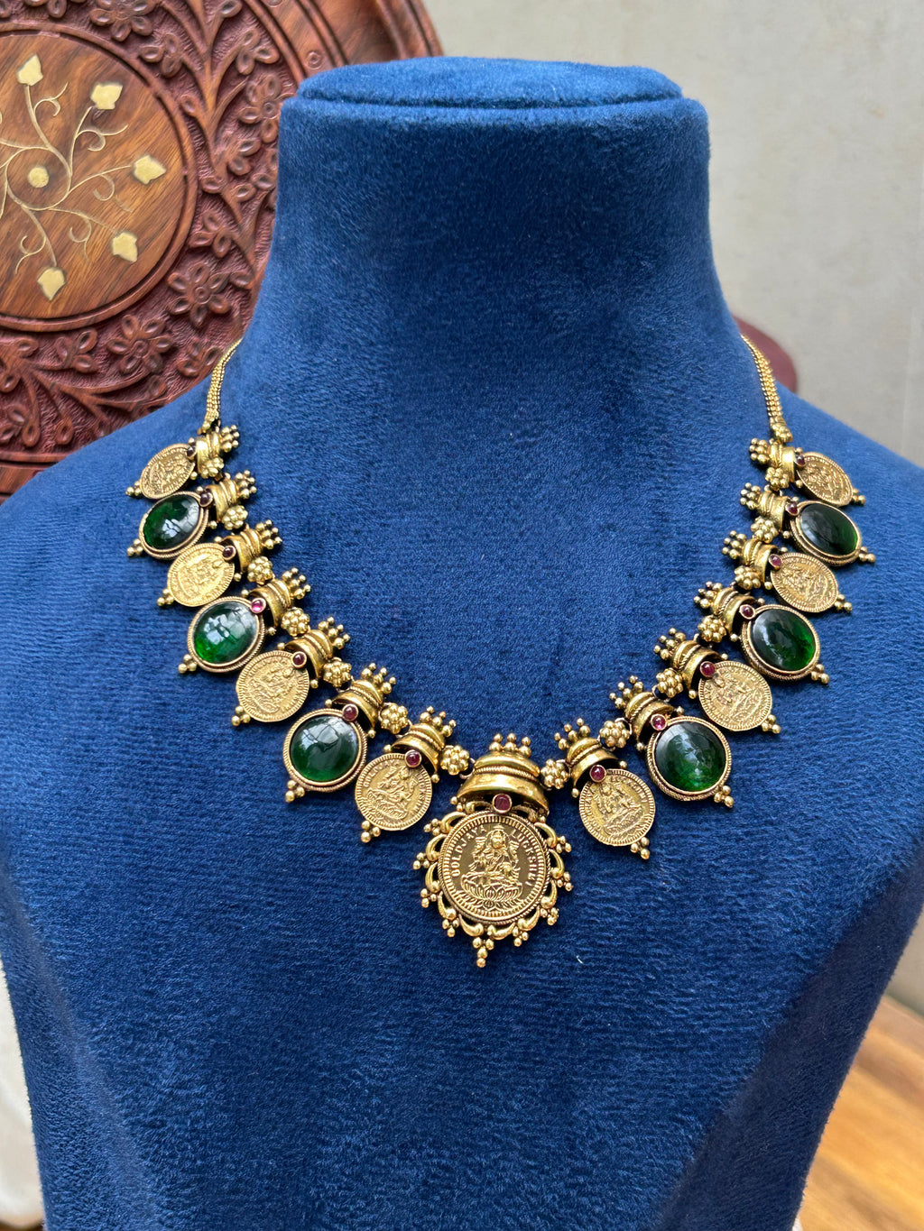 JEWELLERY - COIN EMERALD