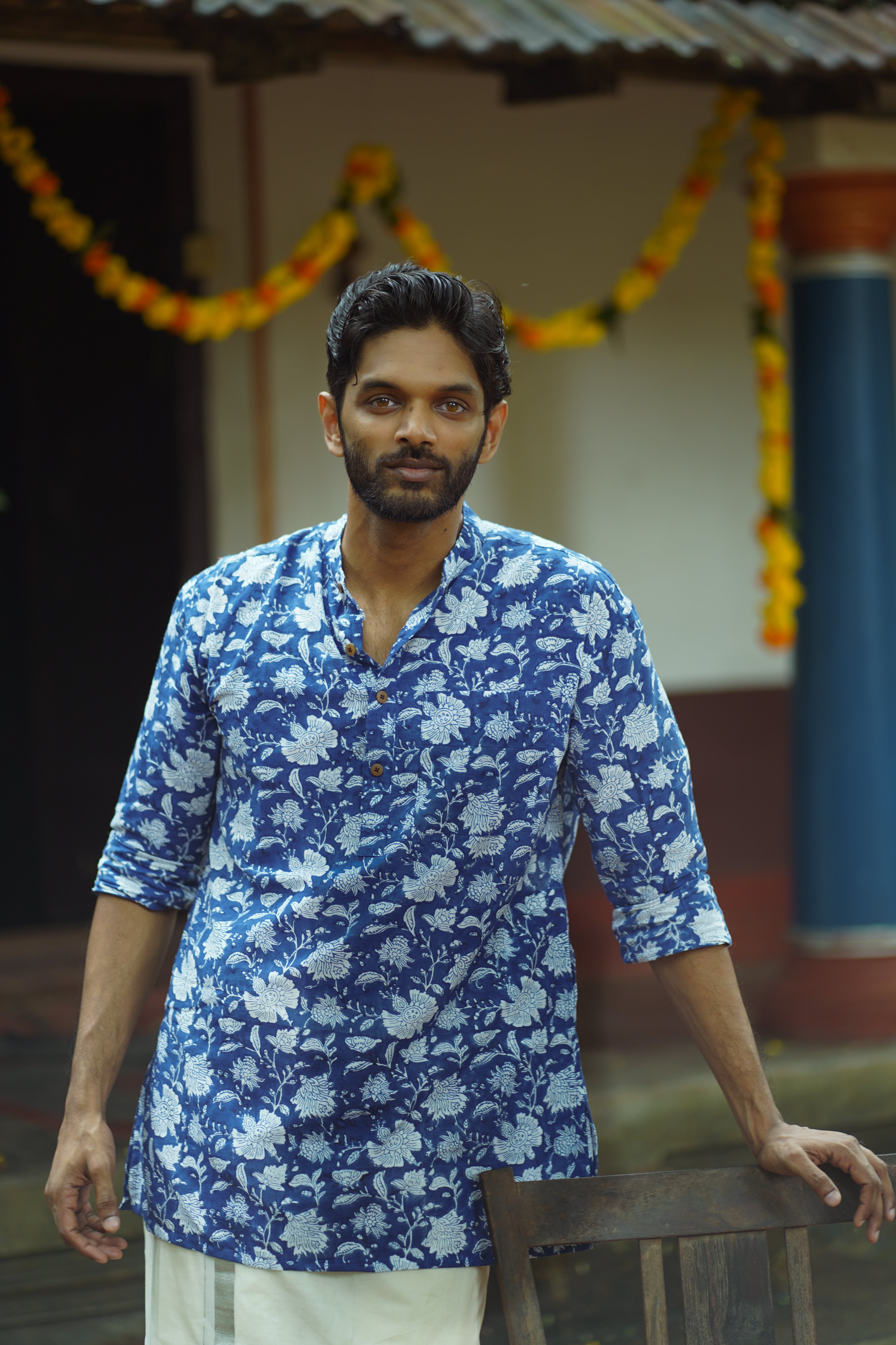 MENS SHORT KURTA - INDIGO FLORAL