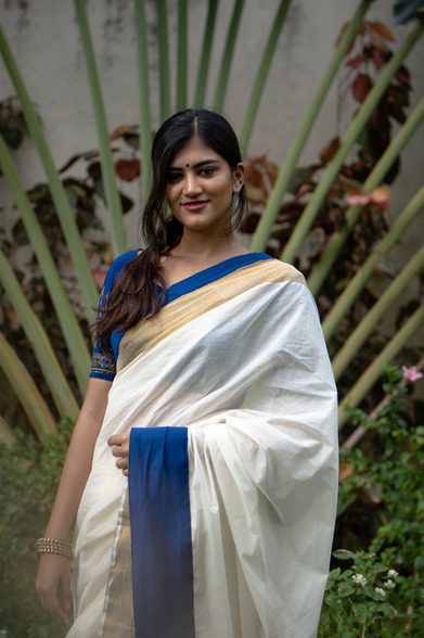 KERALA KASAVU - MANTHIRA - GANGA JAMUNA ROYAL BLUE