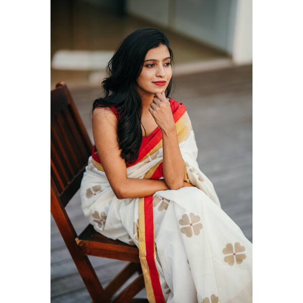 KERALA KASAVU - APSARAS - GOLD FLORAL