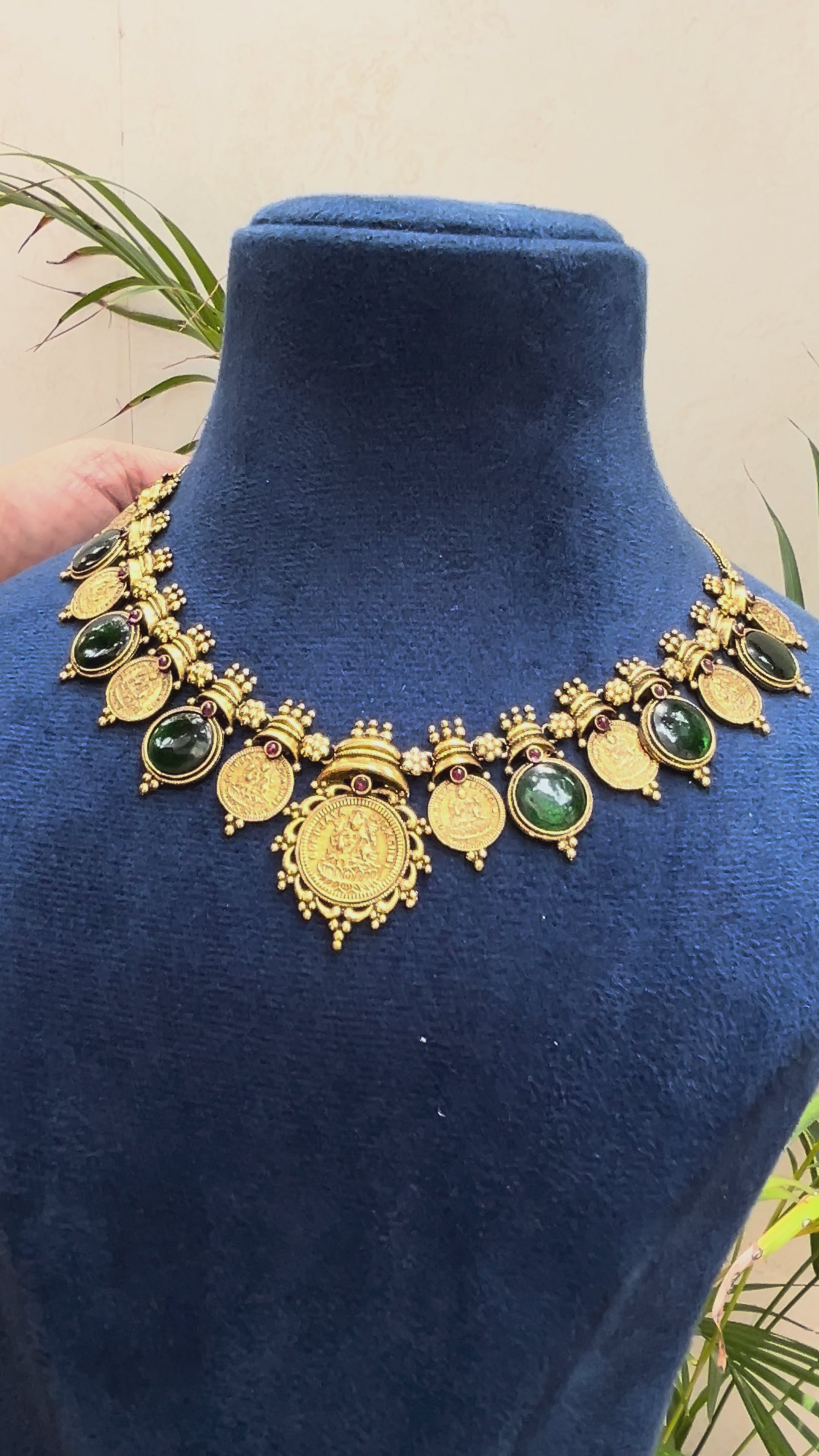JEWELLERY - COIN EMERALD